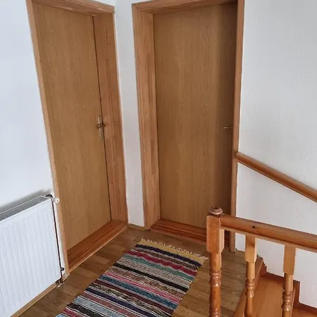 House Osjek בית נופש *