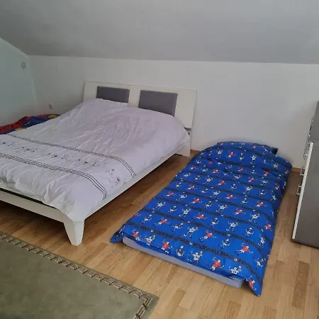 House Osjek בית נופש *